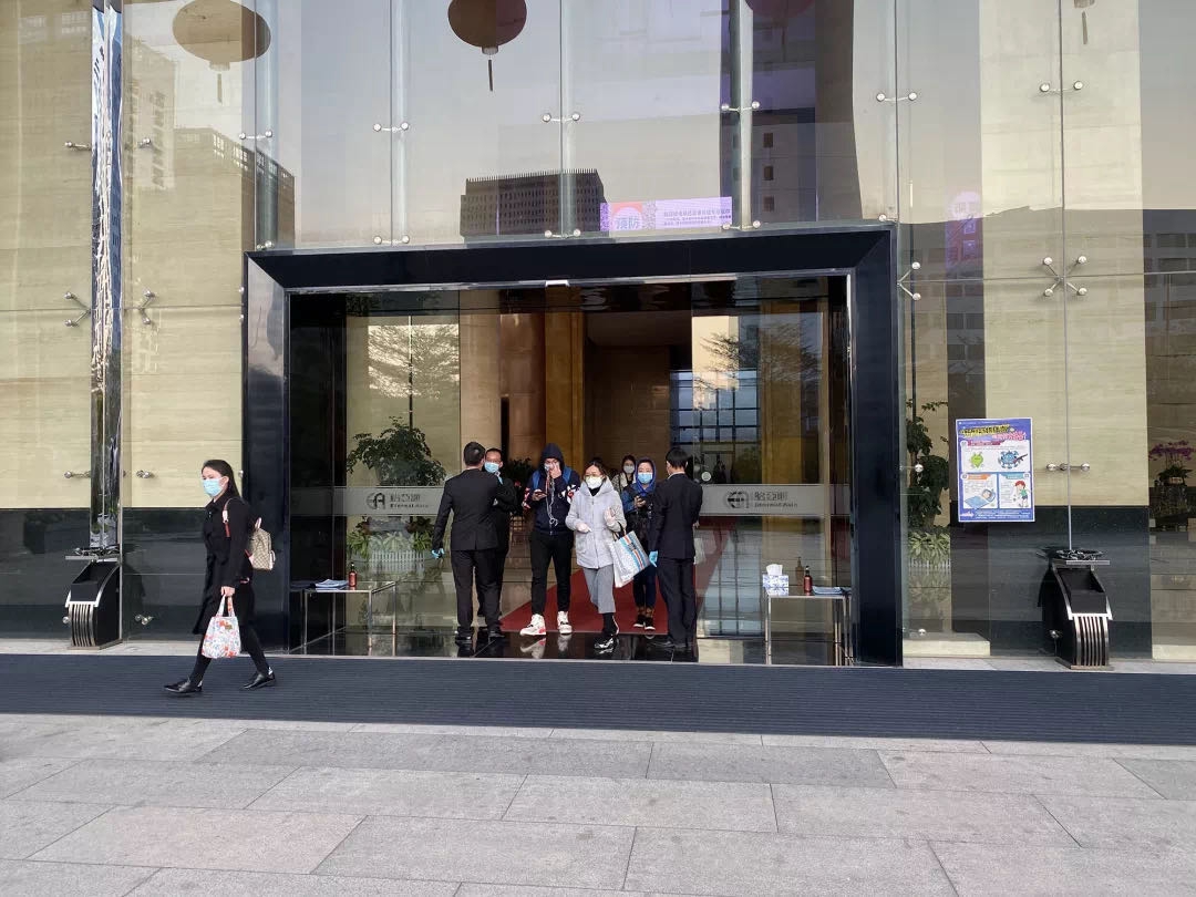 PA旗舰厅上下齐心战“疫”情，党旗飘扬在一线